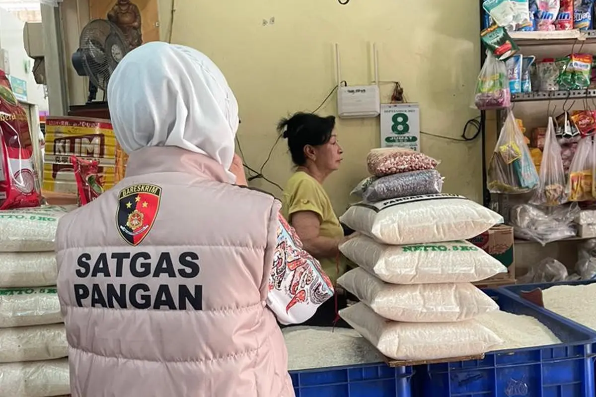 Cegah Kelangkaan Beras, Satgas Pangan Polri Turun Langsung ke Lapangan Mengawasi Pendistribusian