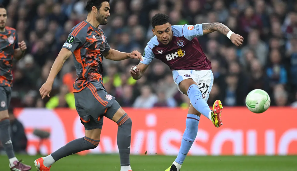 Kekalahan tersebut mewajibkan Aston Villa menang dengan selisih 3 gol kala bertamu ke Yunani pekan depan. (JUSTIN TALLIS / AFP)