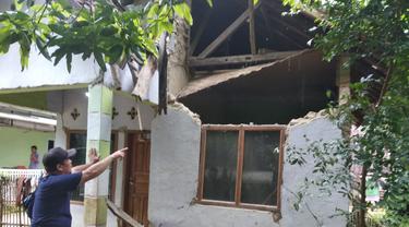 Rumah rusak akibat gempa Banten