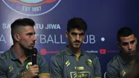 Trio pemain asing baru Arema FC, Jonathan Bauman, Elias Alderete, dan Matias Malvino. (Bola.com/Iwan Setiawan)