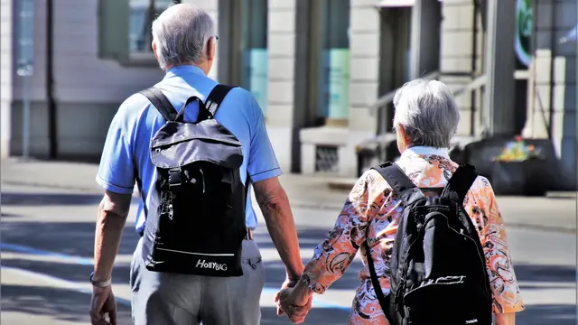 Ilustrasi Orang Tua