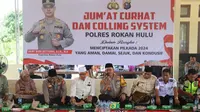 Polres Rokan Hulu mengadakan Jum'at Curhat mengajak tokoh adat dan tokoh agama mewujudkan Pilkada damai, aman dan sejuk. (Liputan6.com/M Syukur)