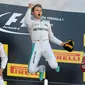 Pembalap Mercedes Nico Rosberg menjuarai ajang balapan Formula 1 2016 GP Rusia di Sirkuit Sochi, Minggu malam WIB (1/5/2016). (Liputan6.com/REUTERS/Maxim Shemetov)