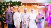 Raffi Ahmad Jadi Saksi Pernikahan Karyawannya dan Kasih Kado Khusus, Penampilan Nagita Slavina Bikin Salah Fokus.&nbsp; foto: (dok.Instagram @raffinagita1717/https://www.instagram.com/p/C8wJlfRPu2q/Henry)