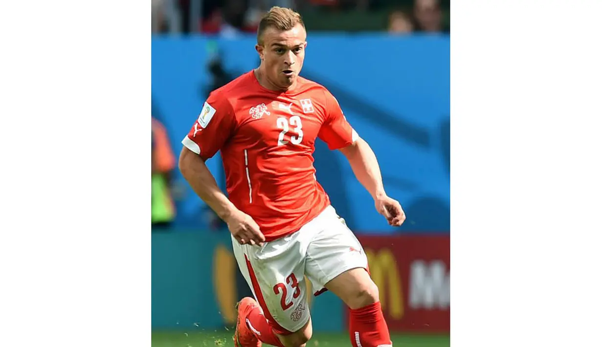 Xherdan Shaqiri merupakan seorang pemain sepak bola Swiss yang bermain sebagai gelandang untuk FC Bayern München di Bundesliga Jerman serta tim nasional Swiss. (AFP PHOTO/Pedro Ugarte)