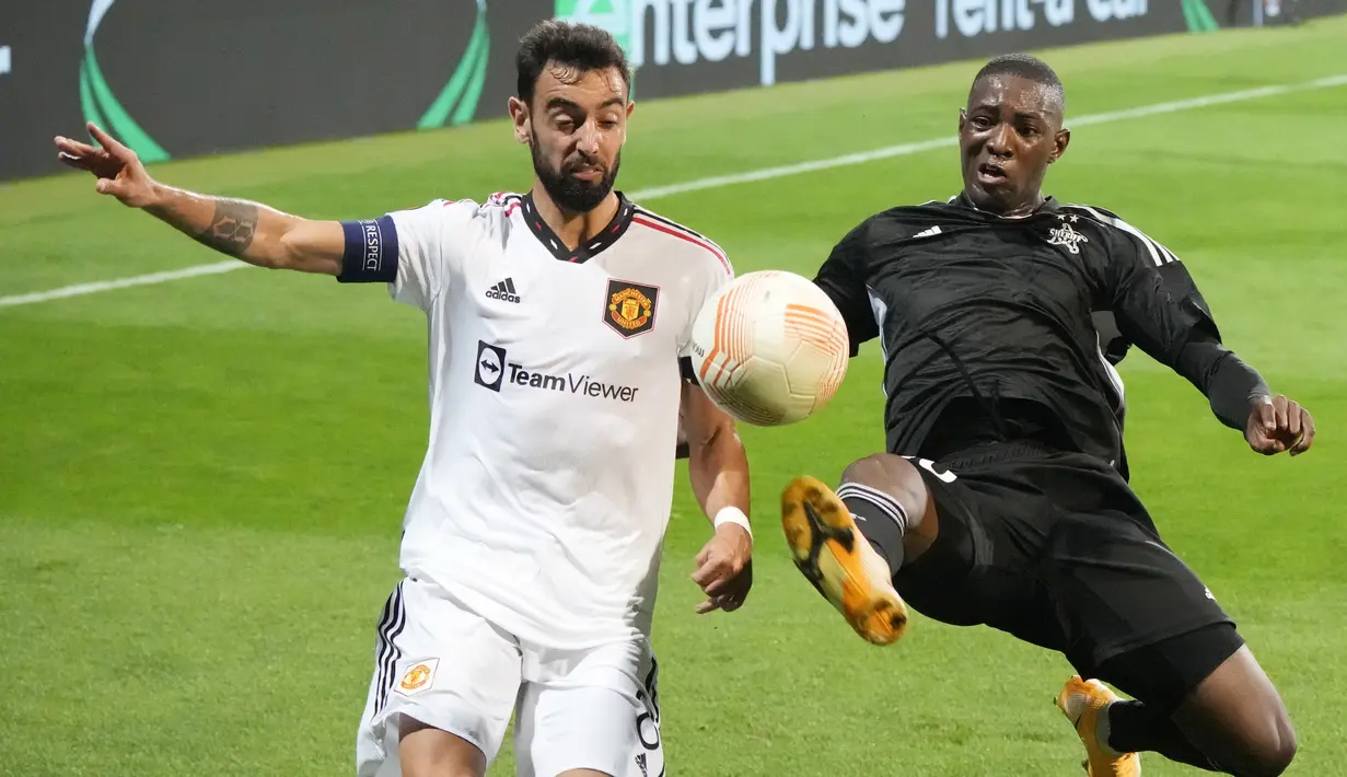 Memasuki babak kedua, Manchester United memperoleh sejumlah peluang untuk menambah keunggulan. Namun, tak ada gol yang tercipta hingga laga usai. (AP/Sergei Grits)