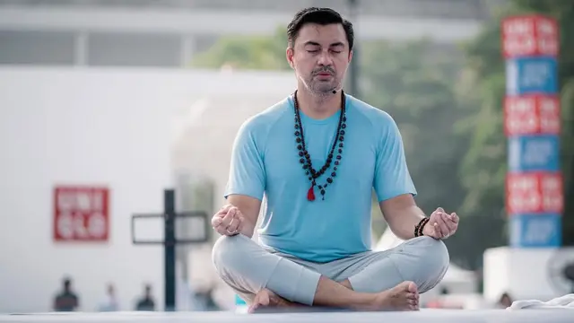 Anjasmara Olahraga Yoga (Instagram/@anjasmara)