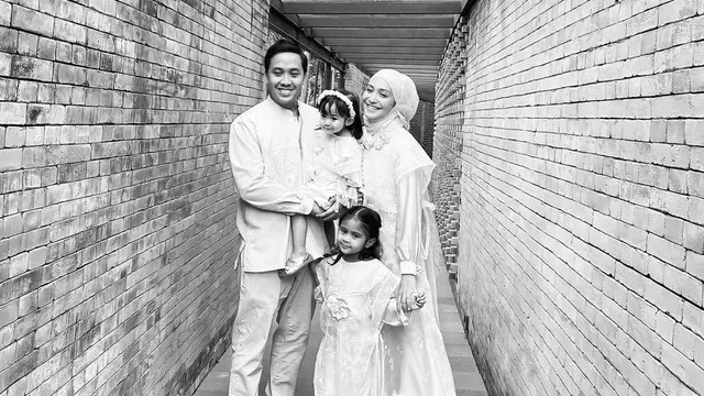 Potret Pesona Caca Tengker Mengenakan Hijab