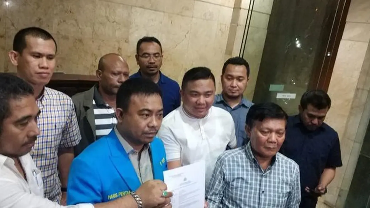 Ketua Umum KNPI Haris Pertama mengaku mendapatkan teror usai dirinya melaporkan Permadi Arya atau akrab disapa Abu Janda ke polisi.