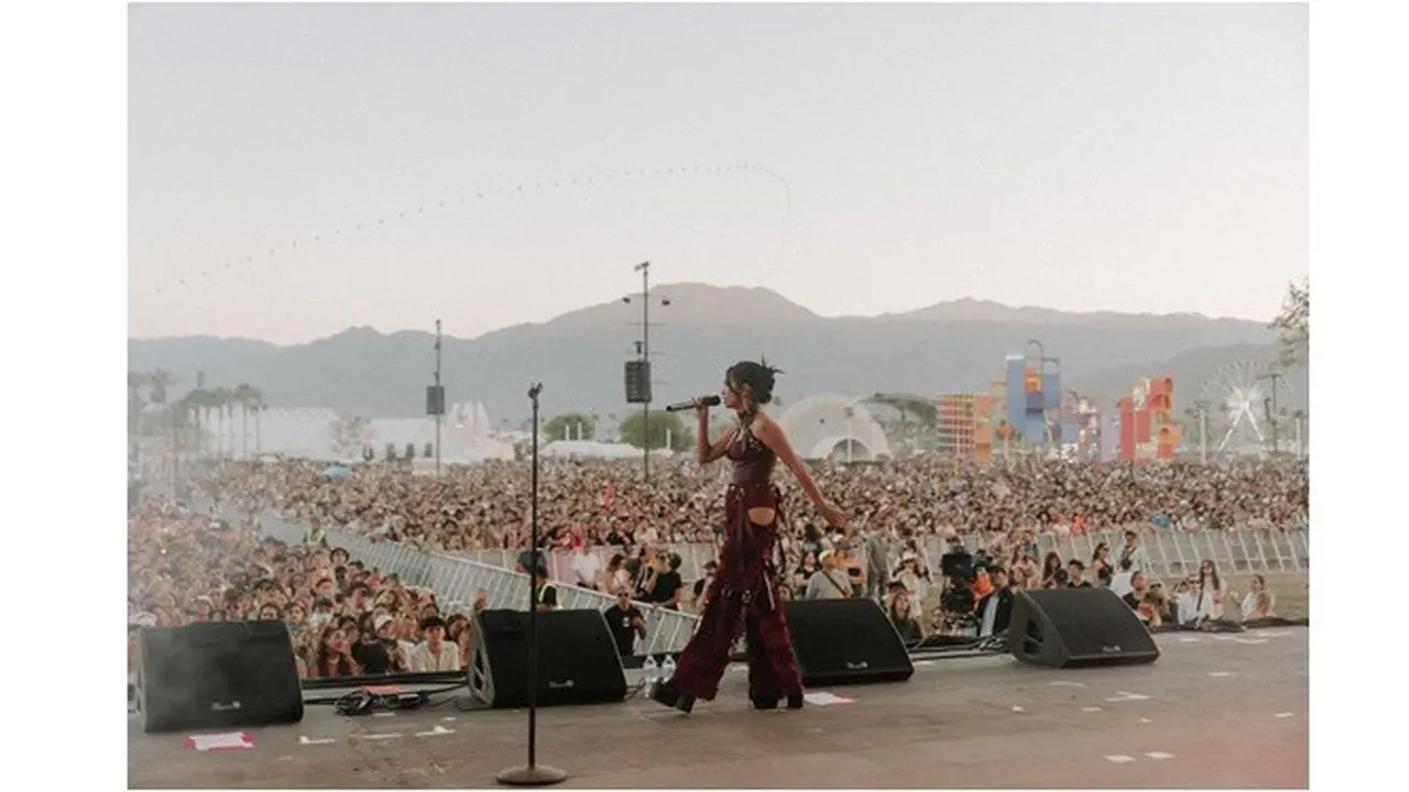 Jadi Musisi Indonesia Pertama Tampil di Coachella, Ini 6 Penampilan Niki Zefanya