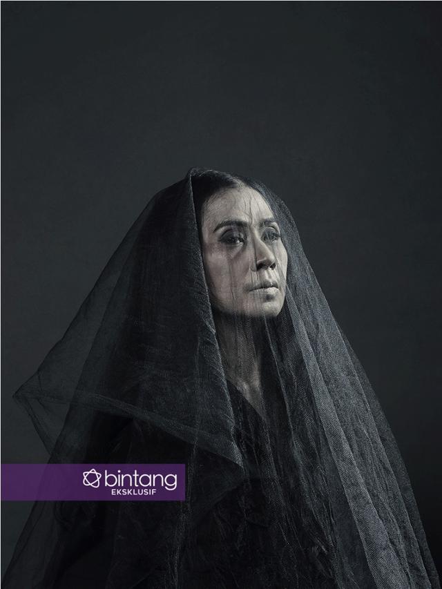 Eksklusif Ayu Laksmi di Balik Seramnya Si Ibu Pengabdi 