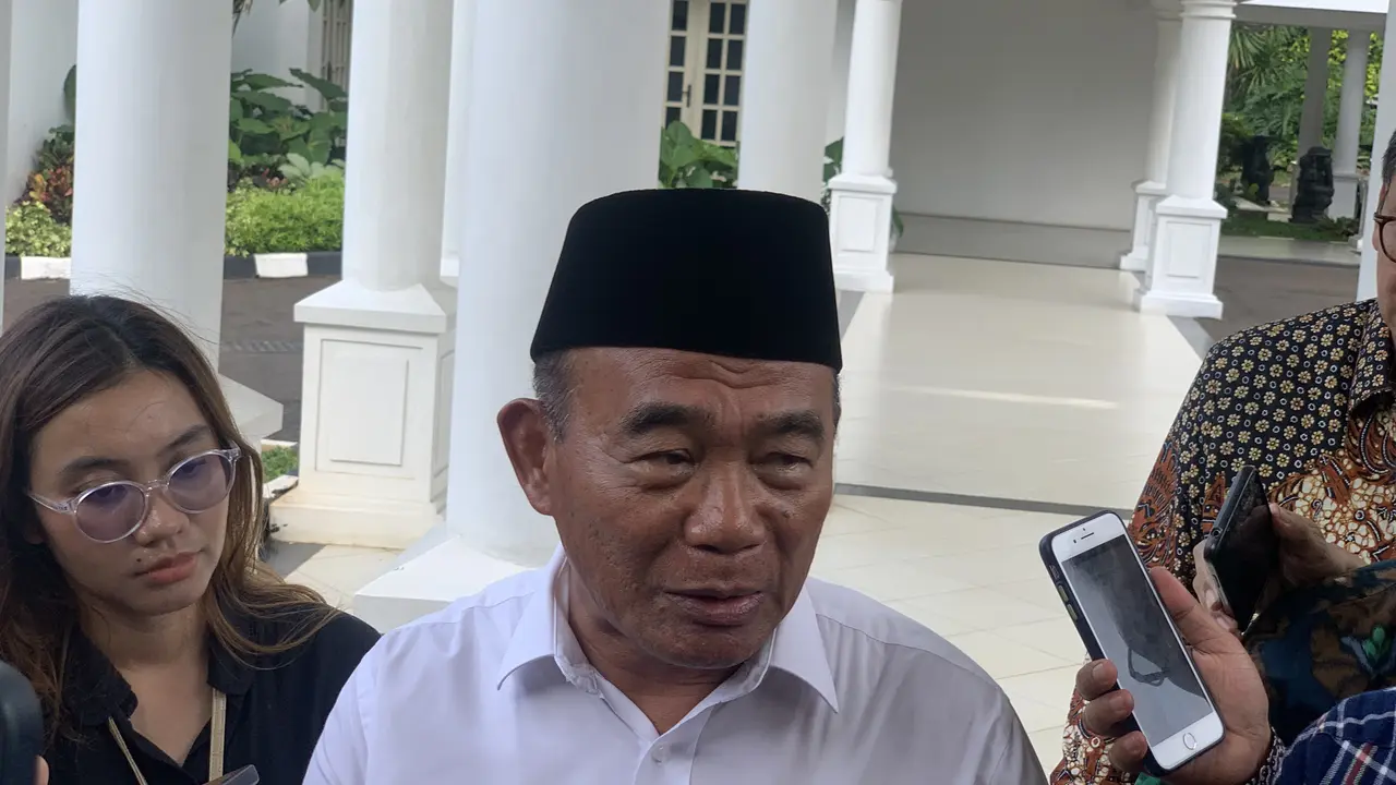 Menteri Koordinator Bidang Pembangunan Manusia dan Kebudayaan (Menko PMK) Muhadjir Effendy di Istana Wapres, Kamis (22/2/2024) (Liputan6.com/Delvira Hutabarat)