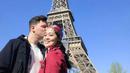 Kalau ini tampilan Gracia Indri kala berlibur di Paris bersama sang suami. Ia tampil chic mengenakan jaket parka merah dan bandana kotak-kotak warna senada. (Instagram/graciaz14).