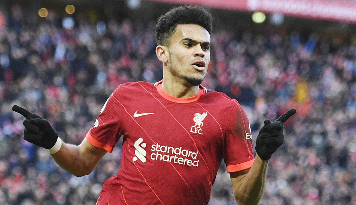 Luis Diaz - Liverpool mengamankan jasa Diaz dari FC Porto dengan mahar 5 juta euro atau setara Rp 893 miliar. Top skor Liga Portugal itu tampil cukup apik dan beberapa kali berperan dalam kemenangan The Reds. (AFP/Oli Scarff)