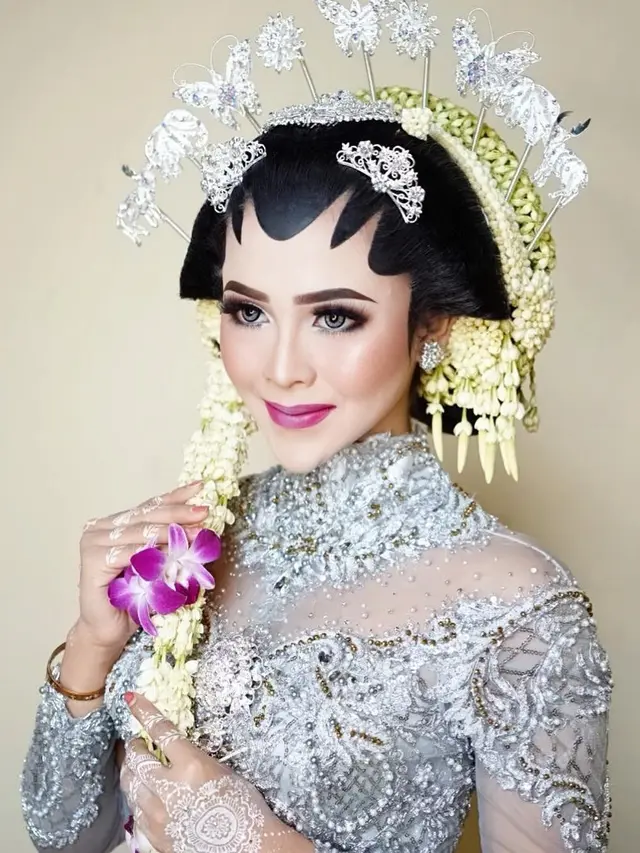 Bella Bonita dalam kebaya pengantin (Instagram/bellabonita_r.a)