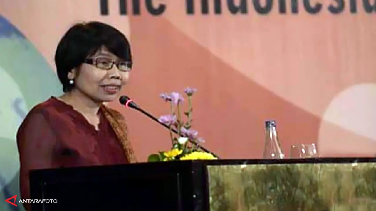 maura-linda-sitanggang-131024b.jpg