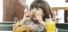 Beberapa cara sederhana yang dapat tingkatkan nafsu makan anak. (foto: pvproductions/freepik)