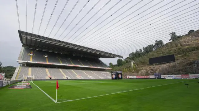 Beda Letak Geografis, 5 Stadion Ini Terunik di Dunia (udah)