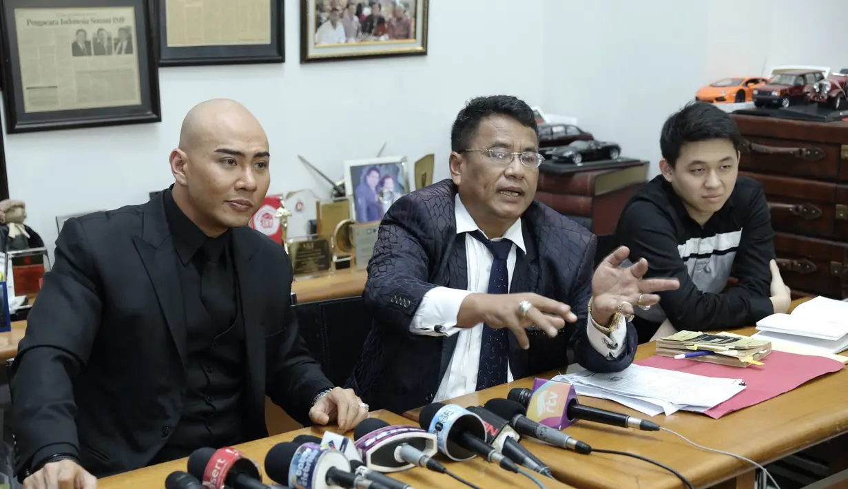 Air mata ayah seorang anak itu tak lagi bisa dibendung mendengar pengakuan dari Kiswinar melalui telpon. Dengan kata yang terbata-bata. Apalagi dirinya sebagai seorang ayah. (Galih W. Satria/Bintang.com)