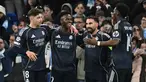 Penyerang Real Madrid, Vinicius Junior (kedua kiri) merayakan golnya pada pertandingan leg kedua 16 besar Liga Champions 2025/2026 melawan Manchester City di Etihad Stadium, barat laut Inggris, pada Selasa 17 Maret 2026 waktu setempat atau Rabu (18/3) dini hari WIB. Menang agregat 5-1 atas Manchester City, Real Madrid lolos ke perempat final Liga Champions 2025/2026. (Paul ELLIS/AFP)
