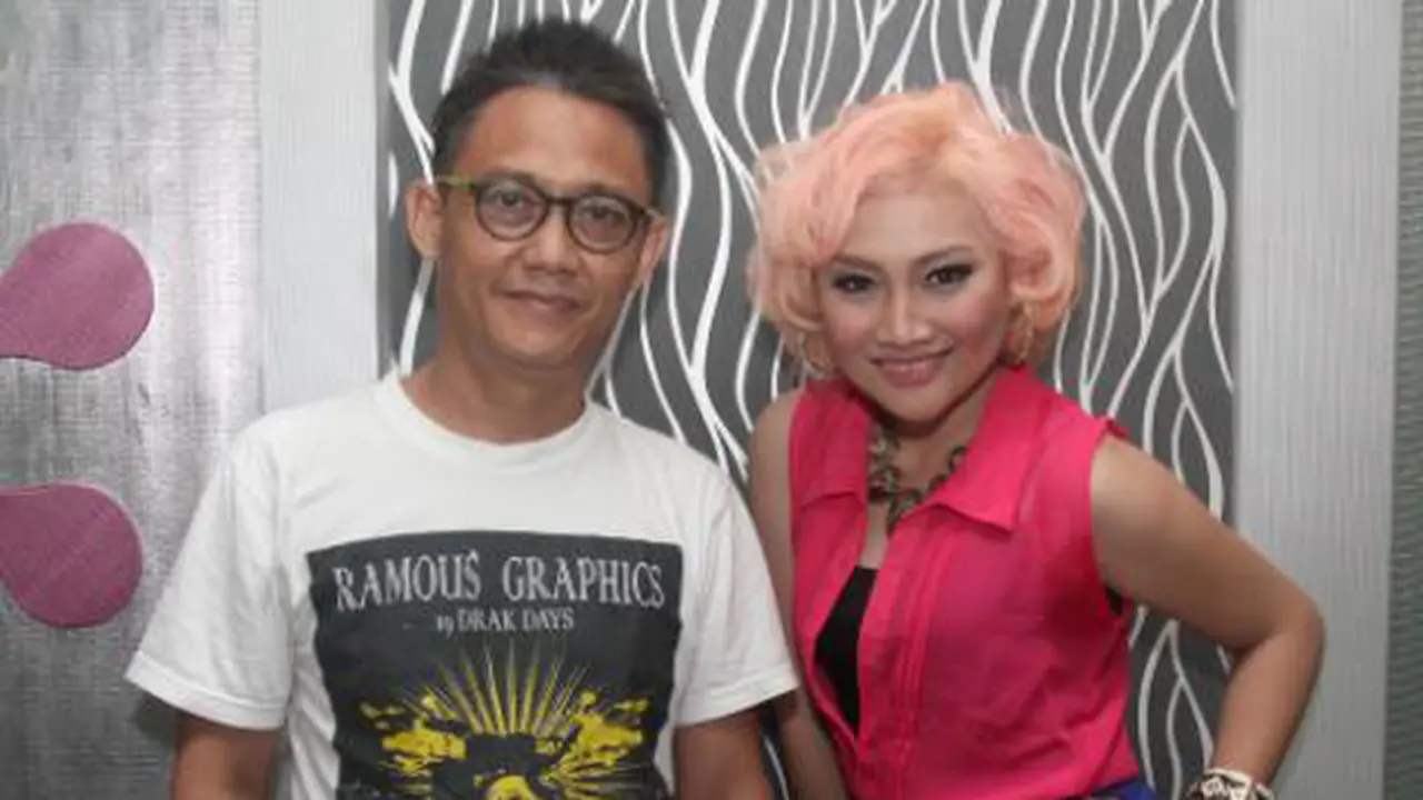 Eks Drummer GIGI Produseri Penyanyi Dangdut