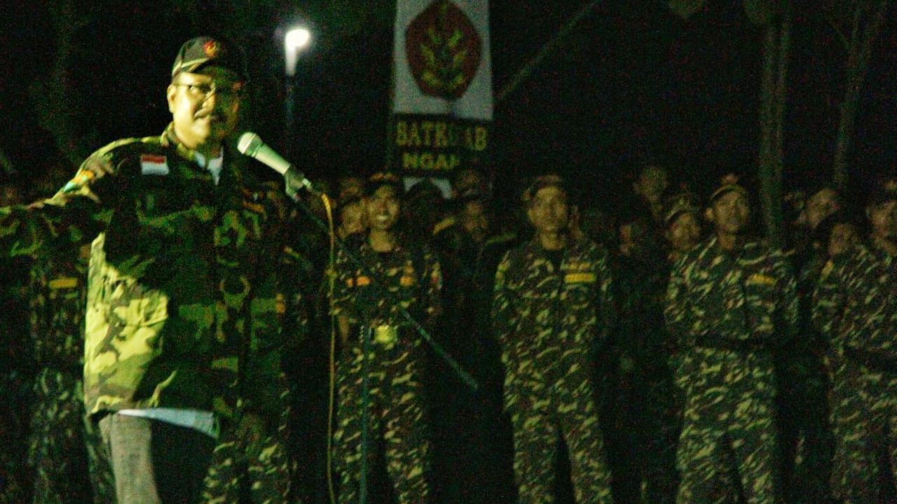 Berlangsung di Desa Tanjungpeni, Kecamatan Prambon, Kabupaten Nganjuk, Apel yang bertajuk Kesetiaan dan Susbalan Satkorwil Banser Jawa Timur ini diikuti oleh ribuan peserta anggota Banser dari berbagai daerah di Jawa Timur.