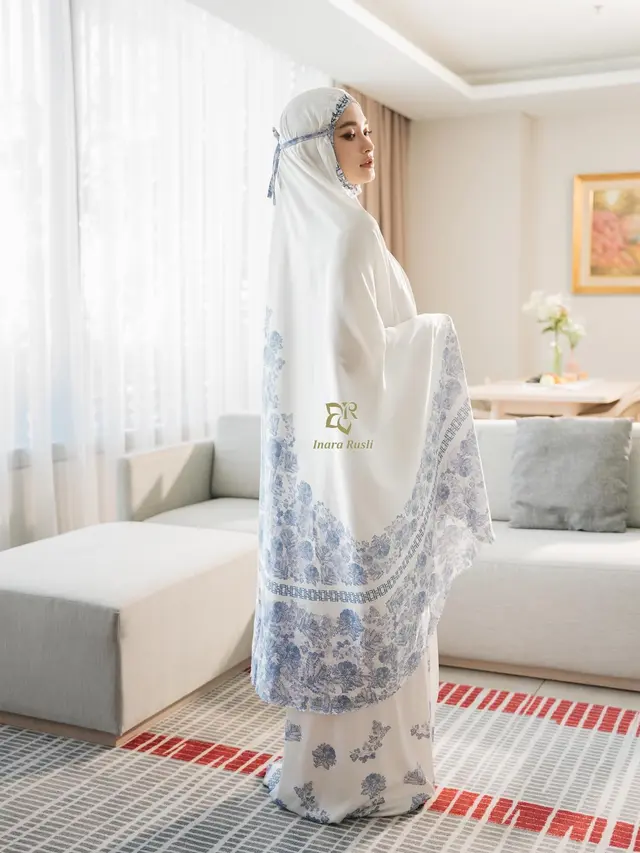 7 Potret Inara Rusli dengan Outfit Lebaran Koleksinya Ini Tampil Makin Menawan