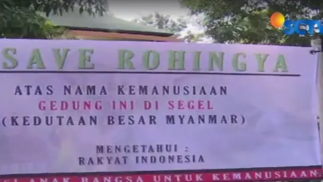 Massa menuntut pemerintah menutup kedutaan besar Myanmar di Indonesia bila krisis kemanusiaan di negara bagian Rakhine itu terus berlanjut.