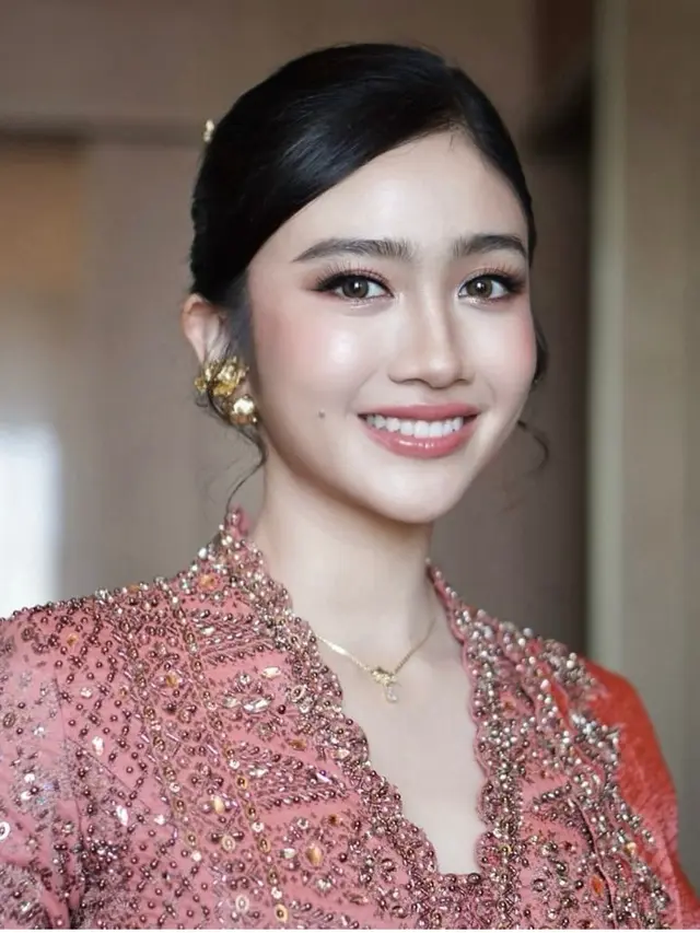 Febby Rastanty Saat Tunangan dengan Anggota Polisi.