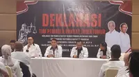 Ratusan advokat secara resmi menyatakan deklarasi bergabung dengan Tim Pembela Rakyat (TPR) di Surabaya, Jawa Timur. (Dian Kurniawan/Liputan6.com)