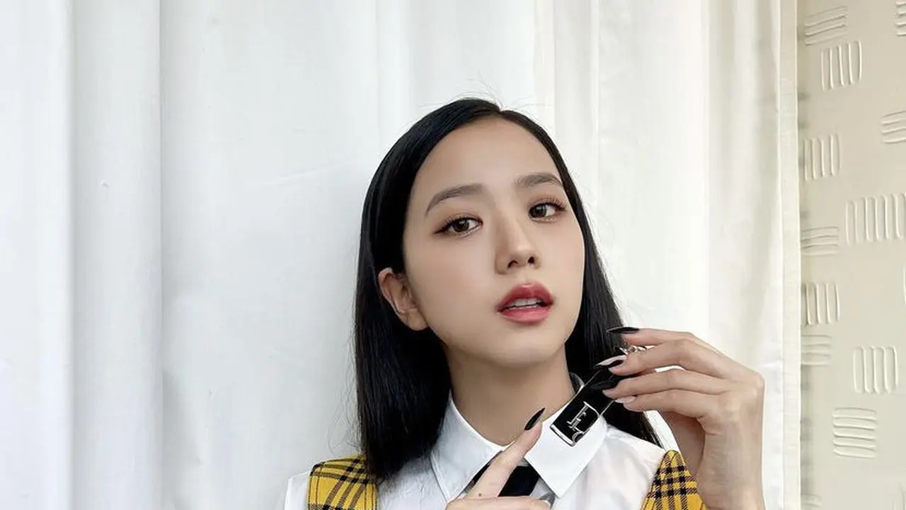 Harga Lipstik Dior yang Dikenakan Jisoo BLACKPINK di Paris Fashion Week Tahun Ini