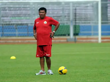 Sepak bola Indonesia berduka. Mantan pelatih Timnas Indonesia Benny Dollo tutup usia pada umur 72 tahun. (Liputan6.com/Helmi Fithriansyah)