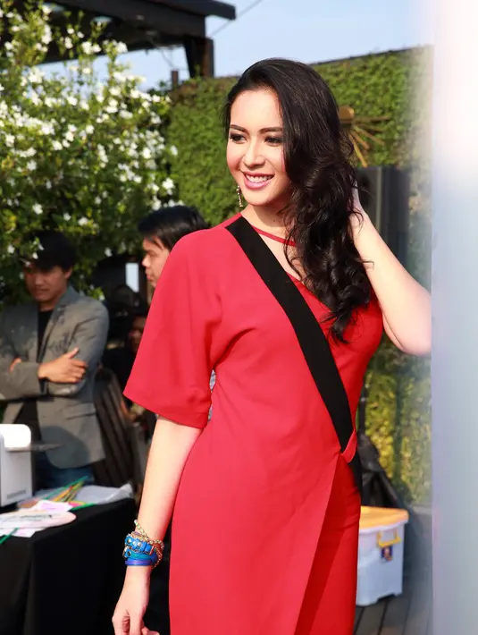 Jika berbicara jam tangan yang disukai, Elvira pun memiliki kriteria tersendiri. (Deki Prayoga/Bintang.com)