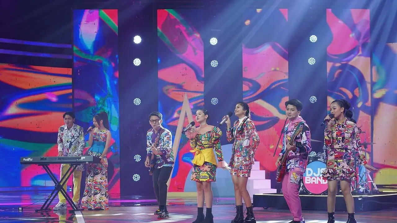 Bintang Dari Jendela SMP di SCTV Awards 2021 (Foto: Instagram/@rey_bong26)