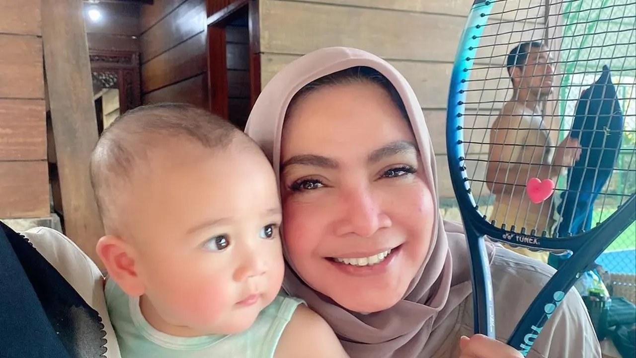 Momen Kebersamaan Mama Rieta Bareng Rayyanza, Selalu Gemas Dengan Cucu