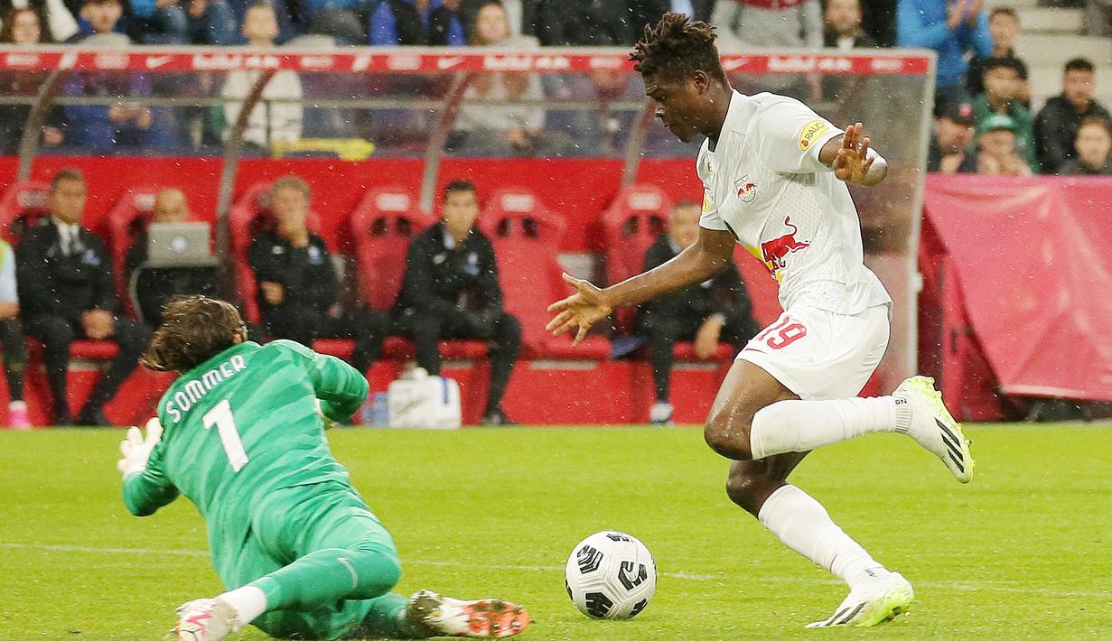 Diboyong dengan harga kurang dari 7 juta Euro, kiper Swiss itu menjelma menjadi tembok tangguh di gawang Nerazzurri. Tercatat sudah 11 cleansheet yang ia cetak dalam 18 laga di seluruh ajang, termasuk saat melibas juara bertahan Napoli 3-0 di pekan ke-14 Serie A. (AFP/Krugfoto)