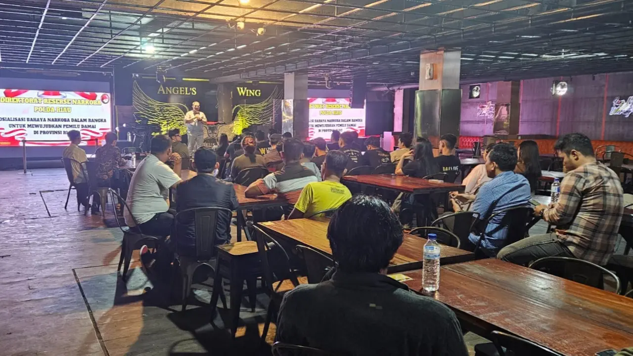 Sosialisasi bahaya narkoba di tempat hiburan malam oleh Polda Riau.