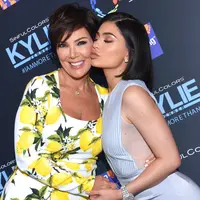 Kris Jenner tepis rumor soal Tyga adalah ayah kandung Stormi. Kabar itu hadi karea ia baru saja putus dari Kylie Jenner bulan April 2017. (Vivien Killilea/Getty Images/USMagazine)