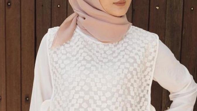 Fenita Arie Berhijab, Begini Penjelasan Arie Untung 