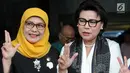 Istri Menteri Agama Lukman Hakim Saifuddin, Trisna Willy dan Wakil Ketua KPK Basaria Panjaitan memberikan keterangan di Jakarta, Rabu (19/9). Kedatangan Istri Menag membahas persiapan Hari Perempuan Internasional bersama SPAK. (Merdeka.com/Dwi Narwoko)