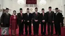 Anggota Komisi Kepolisian Nasional (Kompolnas) periode 2016-2020 berpose bersama usai dilantik  Presiden di Istana Kepresidenan, Jakarta, Jumat (13/5). (Lipuatan6.com/Faizal Fanani)