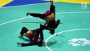 Pesilat ganda putri Indonesia Ayu Sidan Wilantari dan Ni Made Dwiyanti tampil dalam babak final ganda putri pencak silat seni Asian Games 2018di Padepokan Pencak Silat TMII, Rabu (29/8). Pasangan ini berhasil menyabet medali emas (Merdeka.com/Imam Buhori)