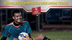 Kurnia Meiga kiper Arema Cronus tampil hebat dan melakukan aksi penyelamatan berulangkali demi mengamankan gawang timnya saat melawan Persiba Balikpapan di kompetisi Torabika Soccer Championship, Minggu (1/5/2016).