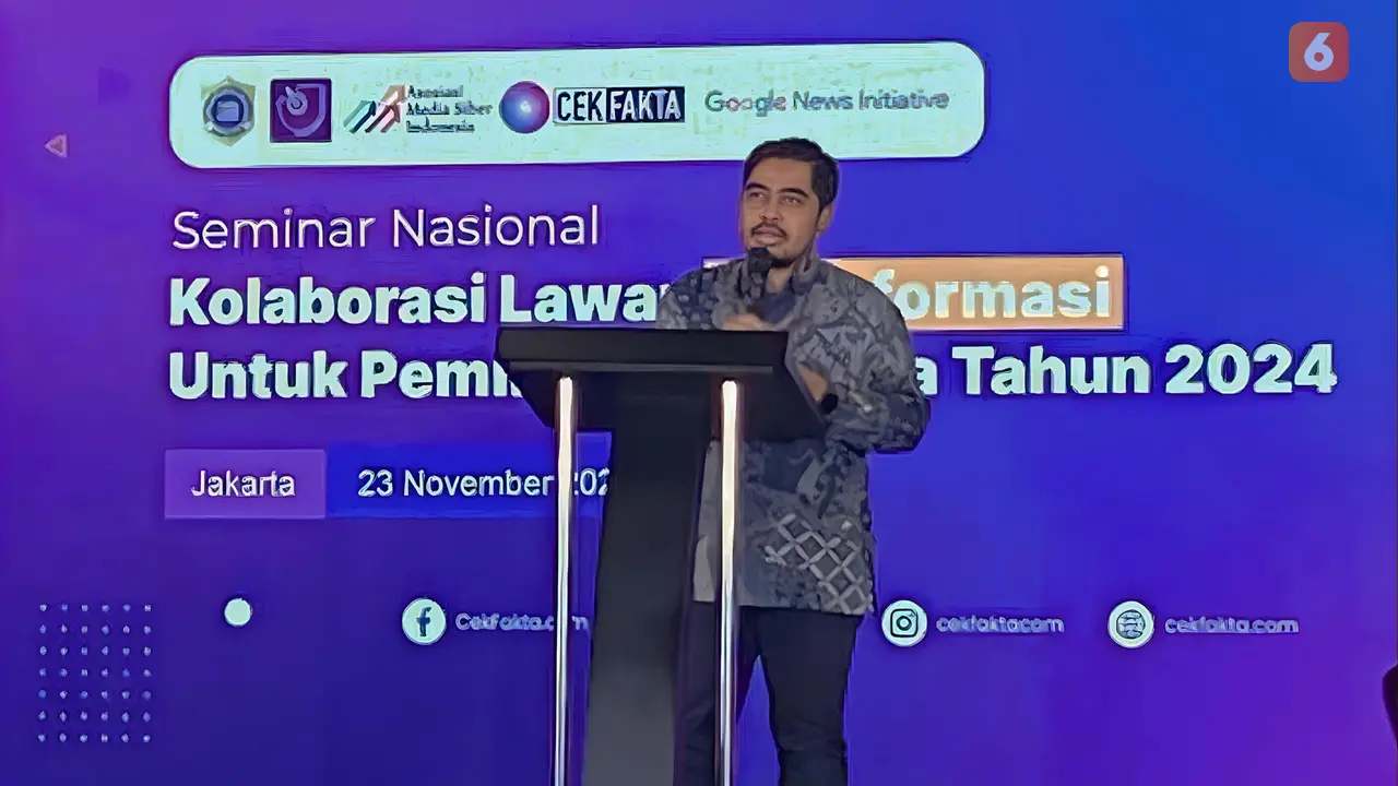 Ketua Presidium Mafindo, Septiaji Eko Nugroho dalam Acara Seminar Nasional bertema 'Kolaborasi Lawan Disinformasi Untuk Pemilu Damai pada Tahun 2024'