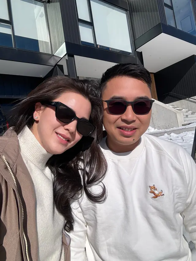 7 Potret Alice Norin Rayakan Anniversary Pernikahan, Seru Main Ski di Gunung Hotham