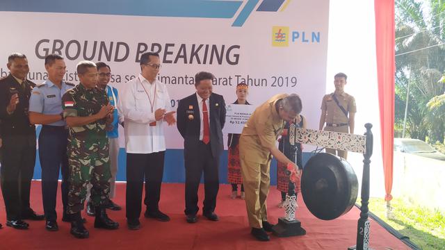 PT PLN (Persero) menyambung listrik gratis untuk 13.169 keluarga di Kalimantan Barat pada 2019.