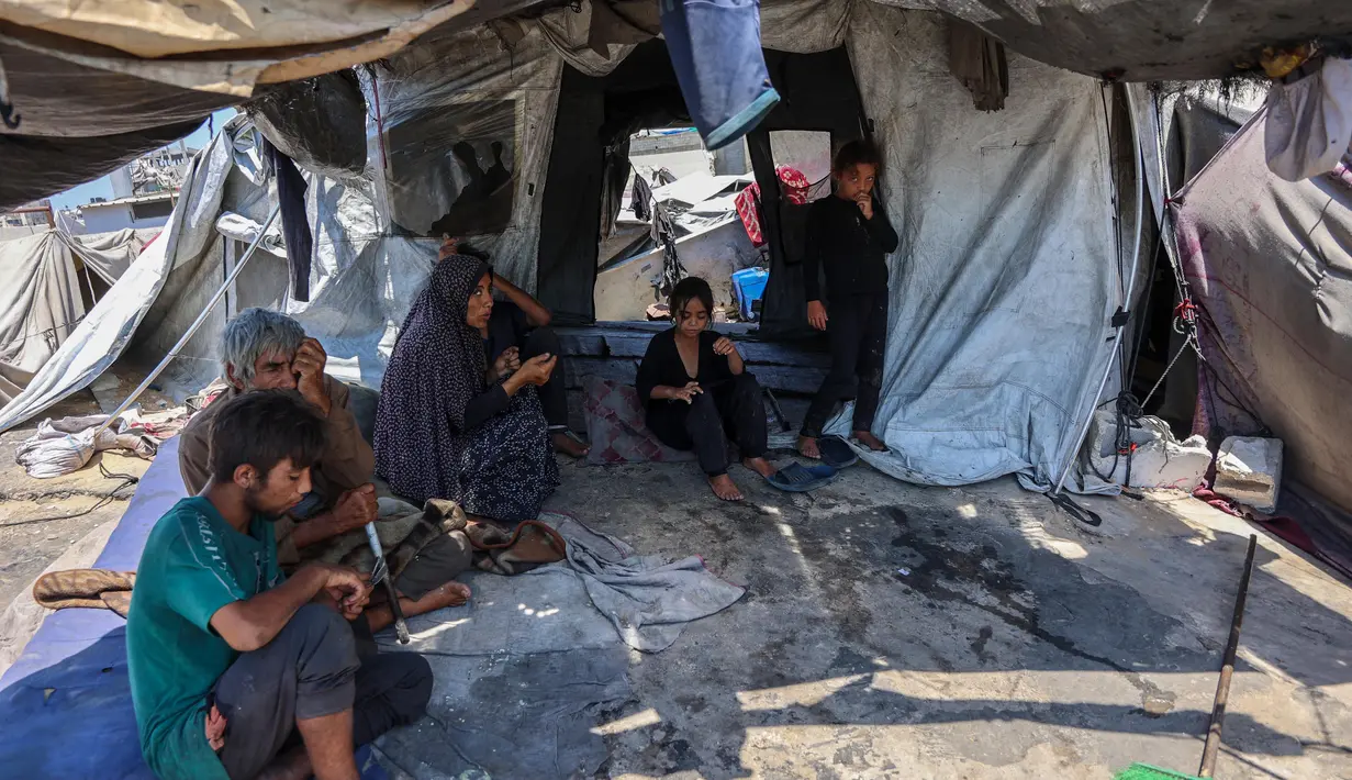 Kementerian Kesehatan Gaza pada hari Minggu 3 Agustus 2025 mengatakan ada enam orang lagi meninggal karena kelaparan dan malnutrisi di wilayah tersebut dalam 24 jam terakhir. Kematian baru ini meningkatkan jumlah korban tewas akibat kelaparan di Gaza menjadi 175 orang, termasuk 93 anak-anak, sejak perang Israel-Hamas memanas pada 7 Oktober 2023. (Omar AL-QATTAA/AFP)