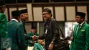  Mendagri Tjahjo Kumolo (kemeja hitam) usai ikuti Mukernas ke-IV PPP di Jakarta, (24/2). ). Mukernas mengusung tema 'Islah Seutuhnya Menuju Stabilitas politik Nasional'. (Liputan6.com/Faizal Fanani)