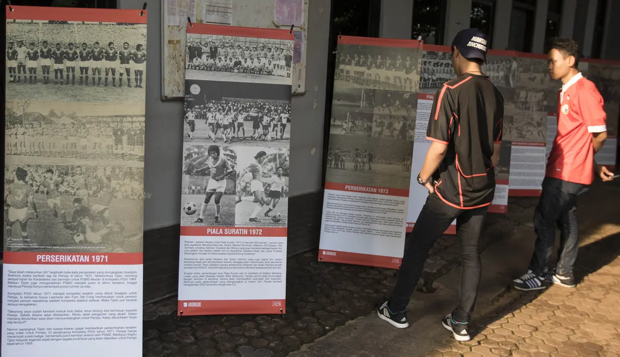 Pameran foto meramaikan peringatan hari jadi Persija Jakarta di Lapangan Banteng, Jakarta, Jumat (28/11/2015). (Bola.com/Vitalis Yogi Trisna)