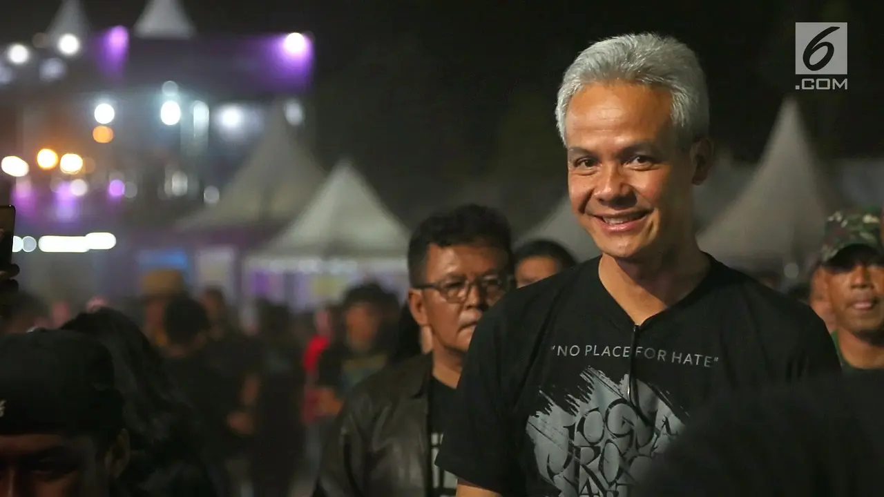 Gaya Ganjar Pranowo Nonton Megadeth di Jogjarockarta 2018